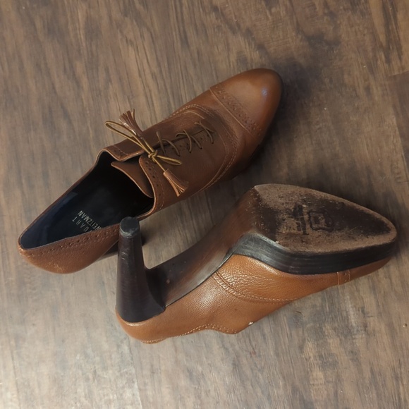 Stuart Weitzman Oxford Wing Tip Cognac Heels - Picture 2 of 3